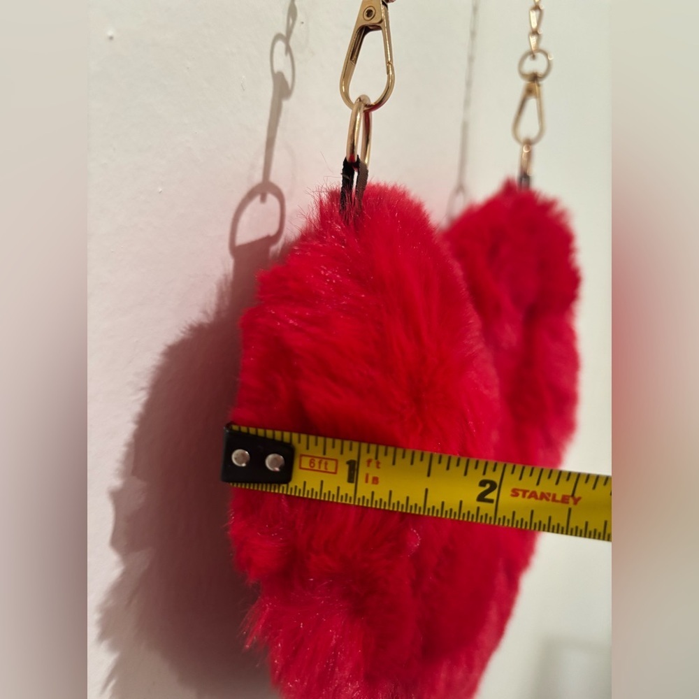 Heart-Shaped Faux Fur Crossbody Bag - Red - Picture 8 of 10